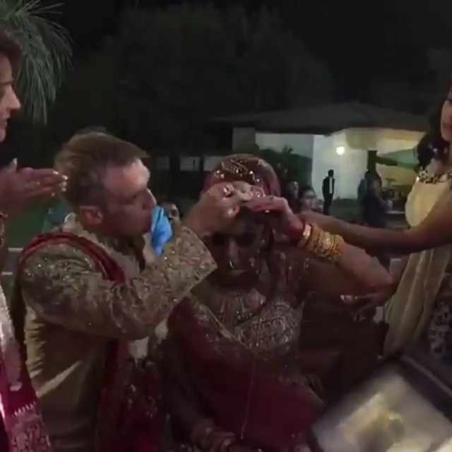 Aashka Goradia-Brent Goble wedding stills. Aashka Goradia,aashka goradia brent goble gujarati wedding,aashka goradia wedding video,aashka goradia wedding inside photos,aashka goradia wedding inside videos,naagin 2 actress aashka goradia marriage photos,aashka goradia brent Goble