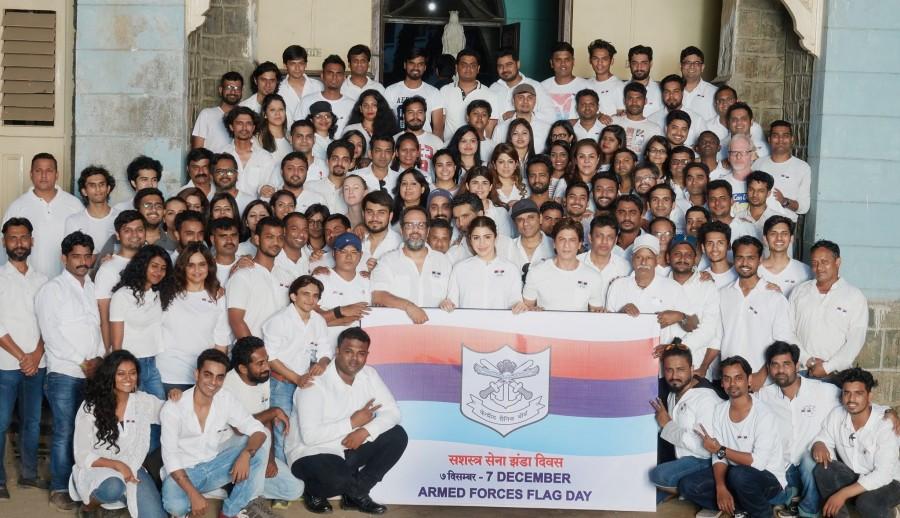 The actor and his teams paid their respect to the soldiers of India and expressed their gratitude to the forces. Marking the Armed Forces Week, Shah Rukh, Anushka, director Anand L Rai along with Red Chillies Entertainment team and KKR team took to pledge their support and gave a shout out to soldiers on social media. Shah Rukh Khan took to Twitter and wrote, "Our soldiers give their tomorrow for our today. They deserve our respect and gratitude. @RedChilliesEnt @KKRiders @vfx_redchillies @AnushkaSharma & @aanandlrai team supports them this #ArmedForcesWeek. Jai Hind!" Along with the message the actor also shared a link where contributions for the Armed Forces can be made. Shah Rukh Khan,Anushka Sharma,Anand L Rai,Armed Forces,Armed Forces flag day,Shah Rukh Khan and team