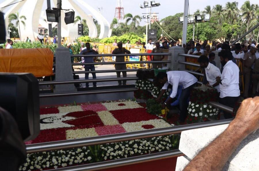Actor Vishal pays respect to former Leaders before filing his nomination to Assembly. Vishal,Jayalalitha,Jayalalithaa,Jayalalithaa memorial,Jayalalithaa memorial hall,actor Vishal,vishal krishna,Vishal RK Nagar,Vishal RK Nagar election