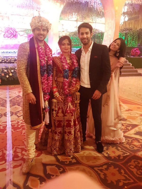Abhishek Bajaj, Akanksha Jindal along with actor Sahil Uppal. Abhishek Bajaj and Akanksha Jindal,Abhishek Bajaj,Akanksha Jindal,Abhishek Bajaj's wedding pictures,Abhishek Bajaj wedding pics,Abhishek Bajaj wedding images,Abhishek Bajaj wedding stills,Abhishek Bajaj wedding pictures,Abhishek Bajaj wedding photos