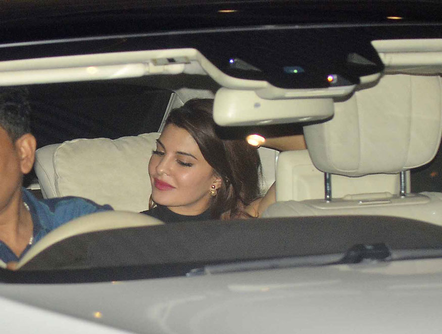 Jacqueline Fernandez gets clicked on her arrival for Mukesh Ambani's party. Kareena Kapoor,Alia Bhatt,Katrina Kaif,Sridevi Kapoor,Jacqueline Fernandez,Mukesh Ambani's Party,Mukesh Ambani Party,celebs at Mukesh Ambani Party