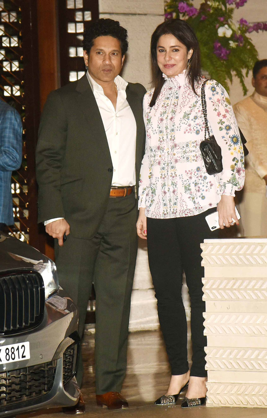 Sachin Tendulkar and Anjali Tendulkar pose together as they arrive at Mukesh Ambani's party in Mumbai. Amitabh Bachchan,Shah Rukh Khan,Sachin Tendulkar,Karan Johar,Mukesh Ambani Party,Mukesh Ambani Party pics,Mukesh Ambani Party images,Mukesh Ambani Party stills,Mukesh Ambani Party pictures,Mukesh Ambani Party photos