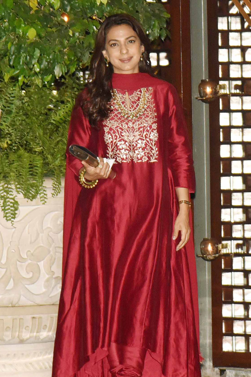 Juhi Chawla poses for the cameras at Mukesh Ambani's party in Mumbai. Amitabh Bachchan,Shah Rukh Khan,Sachin Tendulkar,Karan Johar,Mukesh Ambani Party,Mukesh Ambani Party pics,Mukesh Ambani Party images,Mukesh Ambani Party stills,Mukesh Ambani Party pictures,Mukesh Ambani Party photos