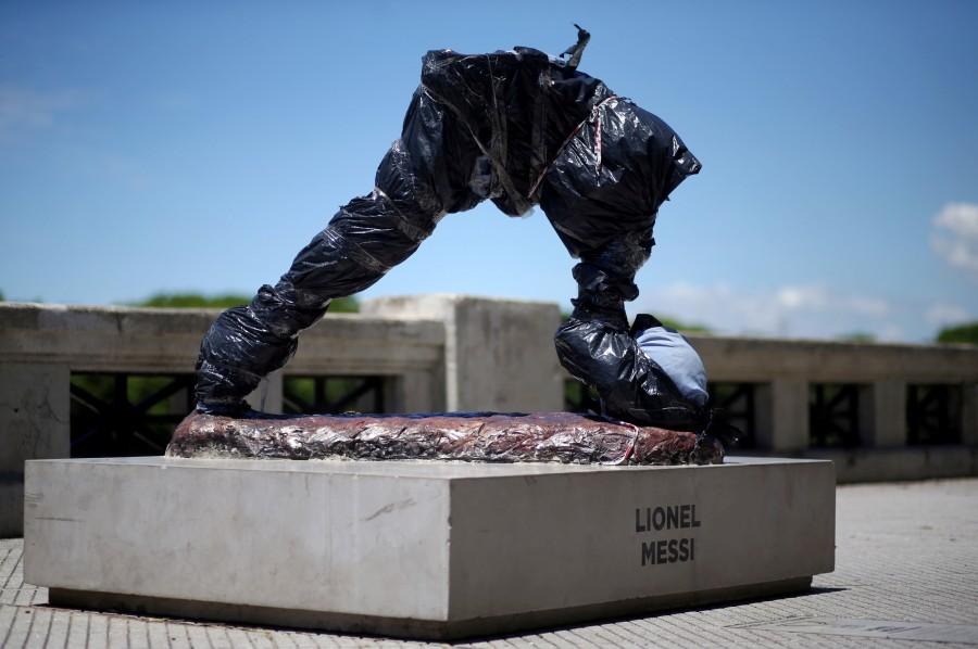 In January, the monument was cut in half from the waist up before being repaired and re-erected by the city government days later. The statue is located on a riverside promenade known as the Walkway of Glory in the Buenos Aires port district of Puerto Madero. Lionel Messi statue,Lionel Messi statue vandalise,Lionel Messi vandalise
