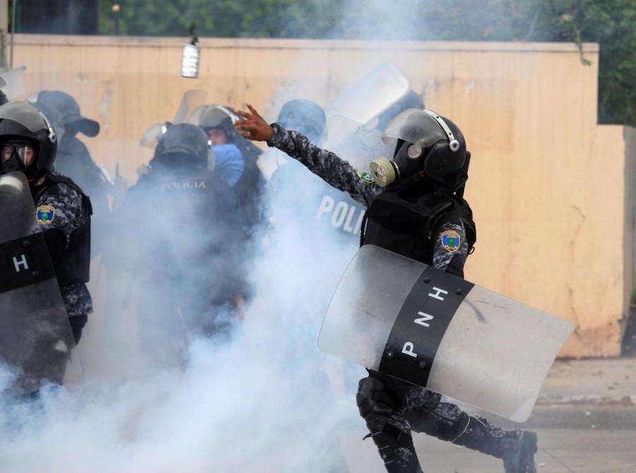 A military policeman throws a gas canister toward supporters of Salvador Nasralla during a protest caused by the delayed vote count for the presidential election in Tegucigalpa, Honduras November 30, 2017. Escalating election crisis,Honduran police,Honduras