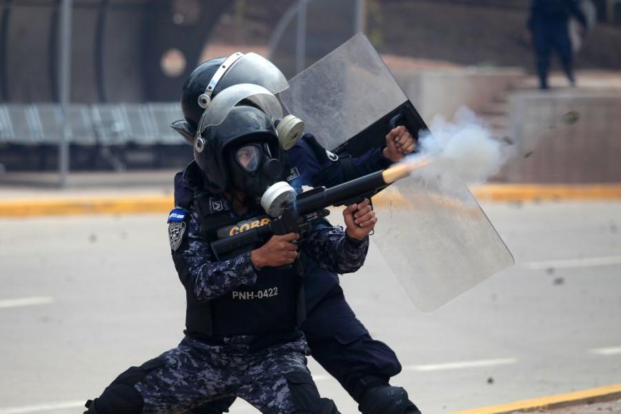 Riot police fire tear gas toward supporters of Salvador Nasralla, presidential candidate for the Opposition Alliance Against the Dictatorship, during a protest while awaiting for official presidential election results in Tegucigalpa, Honduras November 30, 2017. Escalating election crisis,Honduran police,Honduras