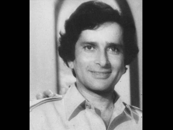 Check out Rare and Unseen photos of actor Shashi Kapoor. Shashi Kapoor,shashi kapoor passed away,Shashi Kapoor is dead,Shashi Kapoor dies at 79,Shashi Kapoor no more,Shashi Kapoor died,Shashi Kapoor death