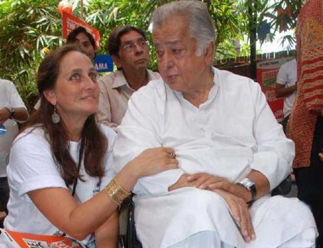 Check out Rare and Unseen images of Bollywood actor Shashi Kapoor. Shashi Kapoor,shashi kapoor passed away,Shashi Kapoor is dead,Shashi Kapoor dies at 79,Shashi Kapoor no more,Shashi Kapoor died,Shashi Kapoor death