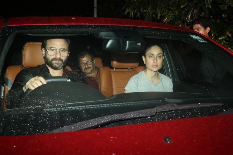 Saif Ali Khan, Kareena Kapoor pay their respects to Shashi Kapoor. Boney Kapoor,Saif Ali Khan,Kareena,Karishma Babita,Shashi Kapoor's house,Shashi Kapoor house,Shashi Kapoor dead,shashi kapoor passed away,Shashi Kapoor death,Shashi Kapoor died,shashi kapoor demise