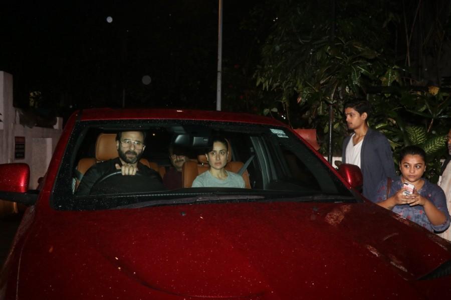 Saif Ali Khan and Kareena Kapoor pay their respects to Shashi Kapoor. Boney Kapoor,Saif Ali Khan,Kareena,Karishma Babita,Shashi Kapoor's house,Shashi Kapoor house,Shashi Kapoor dead,shashi kapoor passed away,Shashi Kapoor death,Shashi Kapoor died,shashi kapoor demise