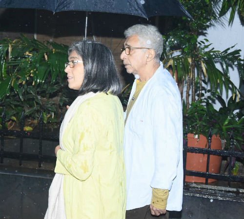 Shashi Kapoor's funeral: Naseeruddin Shah and Ratna Pathak Shah pay last respects. Sanjay Dutt,Anil Kapoor,Naseeruddin Shah,Ratna Pathak,Shashi Kapoor last rites,Shashi Kapoor funeral,Shashi Kapoor funeral pics,Shashi Kapoor funeral images,Shashi Kapoor funeral stills,Shashi Kapoor funeral pictures