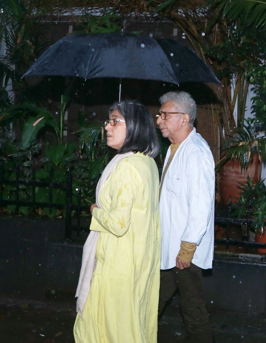 Shashi Kapoor's funeral: Actor Naseeruddin Shah and Ratna Pathak Shah pay last respects. Sanjay Dutt,Anil Kapoor,Naseeruddin Shah,Ratna Pathak,Shashi Kapoor last rites,Shashi Kapoor funeral,Shashi Kapoor funeral pics,Shashi Kapoor funeral images,Shashi Kapoor funeral stills,Shashi Kapoor funeral pictures