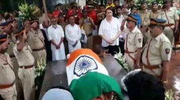 Shashi Kapoor,Shashi Kapoor last rites,Shashi Kapoor funeral,Shashi Kapoor funeral pics,Shashi Kapoor funeral images,Shashi Kapoor funeral stills,Shashi Kapoor funeral pictures,Shashi Kapoor funeral photos