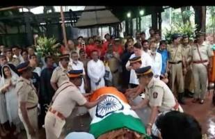 Shashi Kapoor,Shashi Kapoor last rites,Shashi Kapoor funeral,Shashi Kapoor funeral pics,Shashi Kapoor funeral images,Shashi Kapoor funeral stills,Shashi Kapoor funeral pictures,Shashi Kapoor funeral photos