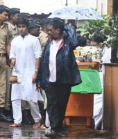 Shashi Kapoor,Shashi Kapoor last rites,Shashi Kapoor funeral,Shashi Kapoor funeral pics,Shashi Kapoor funeral images,Shashi Kapoor funeral stills,Shashi Kapoor funeral pictures,Shashi Kapoor funeral photos
