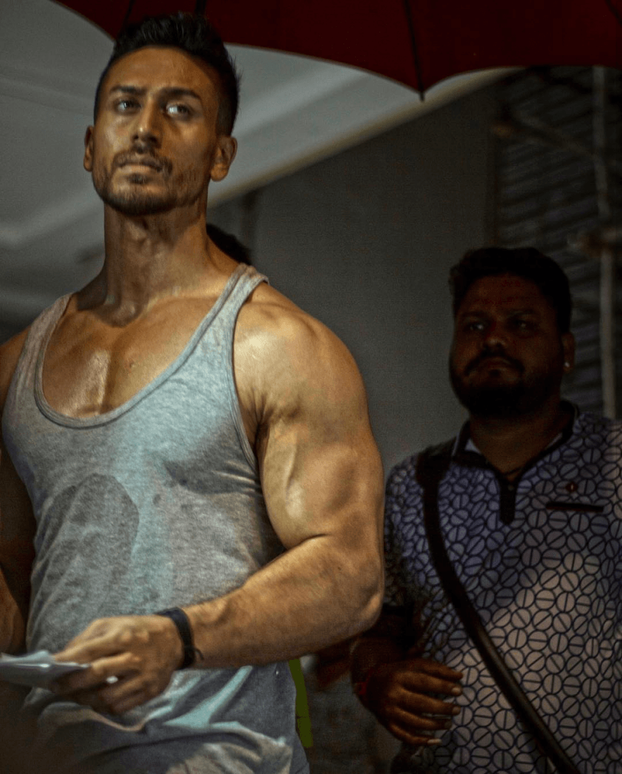 The actor has been out and about town showcasing his new look. Be it his staple at leisure look, or suave formals or bare body gym sessions, the actor's looks are a sight to behold. Baaghi 2,Tiger Shroff,Tiger Shroff new look,Tiger Shroff new look for Baaghi 2,Tiger Shroff abs,Tiger Shroff six pack,Tiger Shroff new avatar
