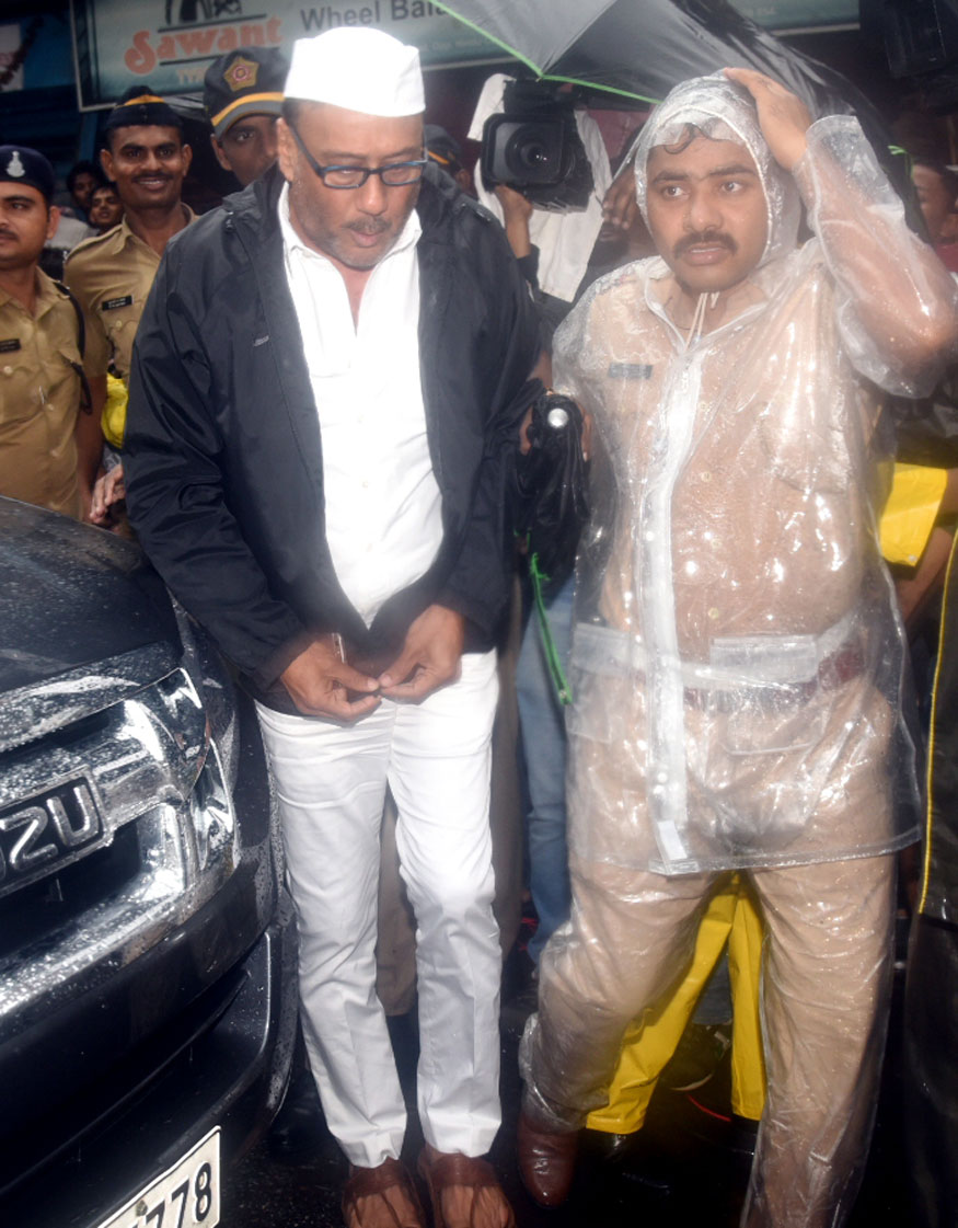 Jackie Shroff attends the funeral of Shashi Kapoor at Santacruz Cemetery in Mumbai. Shashi Kapoor's funeral,Shashi Kapoor funeral,Jackie Shroff,Lara Dutta,Rishi Kapoor,Randhir Kapoor,Shashi Kapoor funeral pics,Shashi Kapoor funeral images,Shashi Kapoor funeral stills,Shashi Kapoor funeral pictures,Shashi Kapoor funeral photos