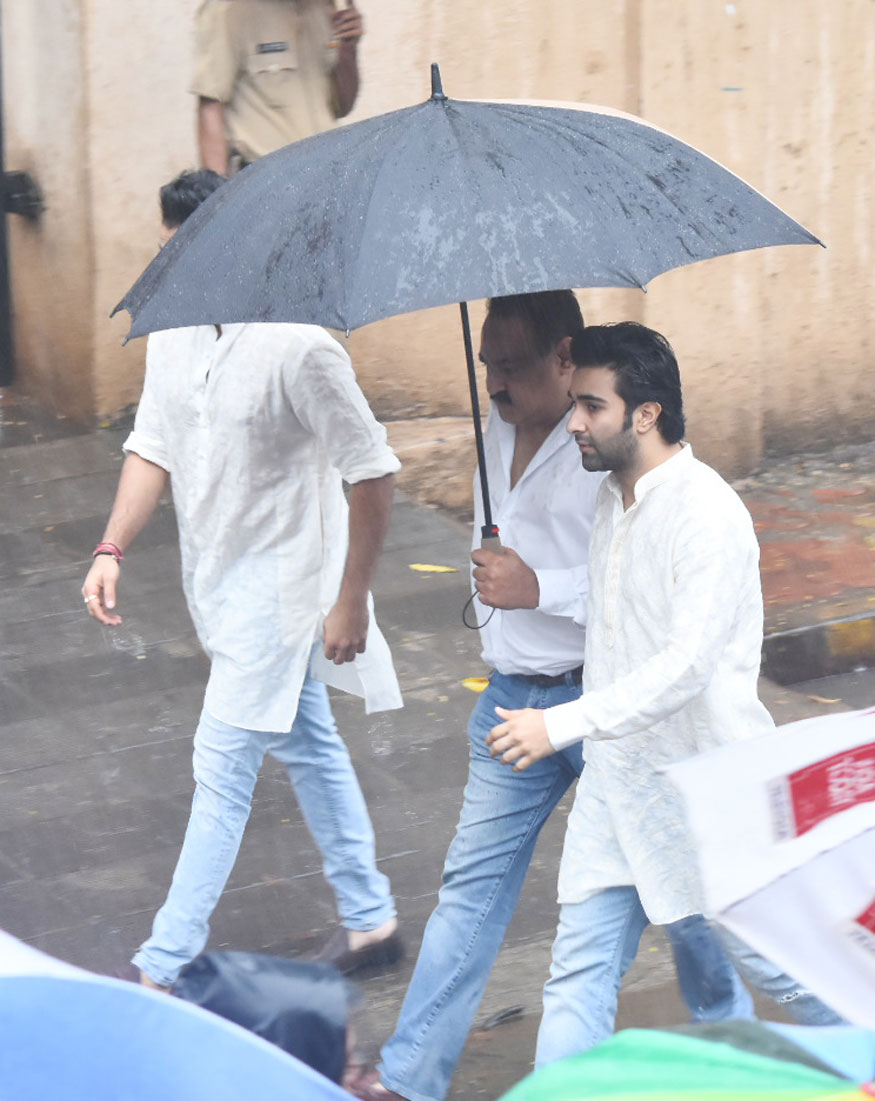 Aadar Jain attends the funeral of Shashi Kapoor at Santacruz Cemetery in Mumbai. Shashi Kapoor's funeral,Shashi Kapoor funeral,Jackie Shroff,Lara Dutta,Rishi Kapoor,Randhir Kapoor,Shashi Kapoor funeral pics,Shashi Kapoor funeral images,Shashi Kapoor funeral stills,Shashi Kapoor funeral pictures,Shashi Kapoor funeral photos