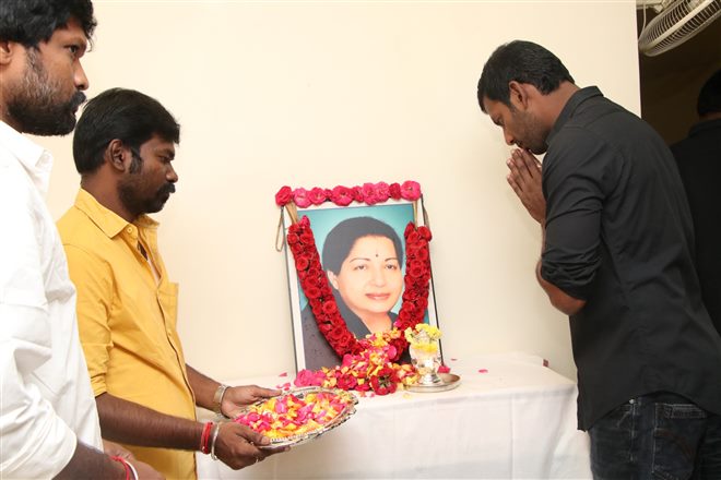 South Indian Actor Vishal pays respect to Jayalalithaa on her Death Anniversary. Vishal,Jayalalithaa,Jayalalithaa death Anniversary,Jayalalithaa first death Anniversary