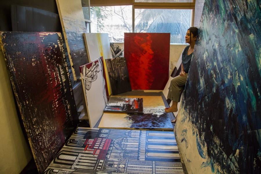 Shefali has been receiving appreciation from her Twitter followers. She also gifted Amitabh Bachchan an art piece from her collection. The National award-winning actress gifted the painting expressing her fondness for the actor. Shefali Shah,Shefali Shah painting exhibition,Shefali Shah exhibition,Shefali Shah painting