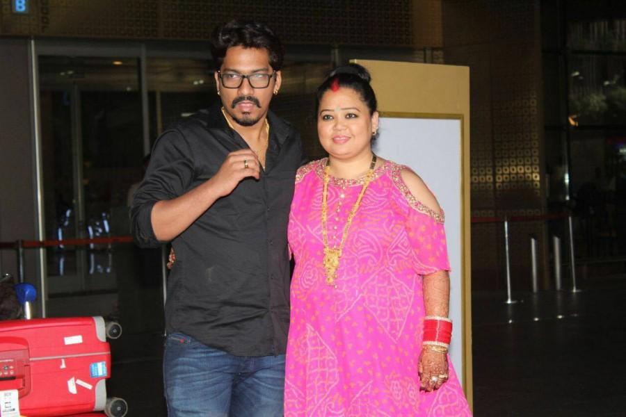 Newly married Bharti Singh and Haarsh Limbachiyaa back from Goa. Bharti Singh and Haarsh Limbachiyaa,Bharti Singh,Haarsh Limbachiyaa,Bharti Singh spotted at Mumbai Airport,Haarsh Limbachiyaa spotted at Mumbai Airport