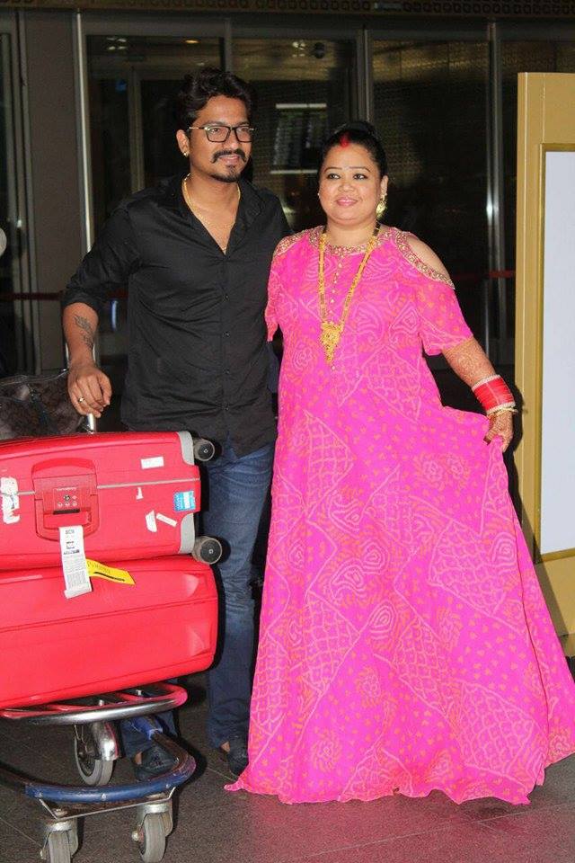 Indian stand-up comedian Bharti Singh and Haarsh Limbachiyaa spotted at Mumbai Airport. Bharti Singh and Haarsh Limbachiyaa,Bharti Singh,Haarsh Limbachiyaa,Bharti Singh spotted at Mumbai Airport,Haarsh Limbachiyaa spotted at Mumbai Airport