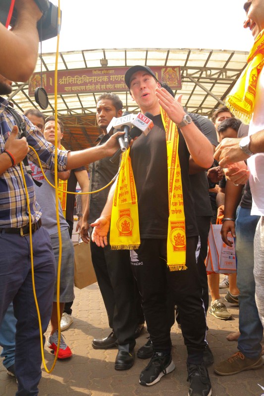 DJ Hardwell takes a visit to Siddhivinayak temple in Mumbai. DJ Hardwell,DJ Hardwell at Siddhivinayak temple,Siddhivinayak temple