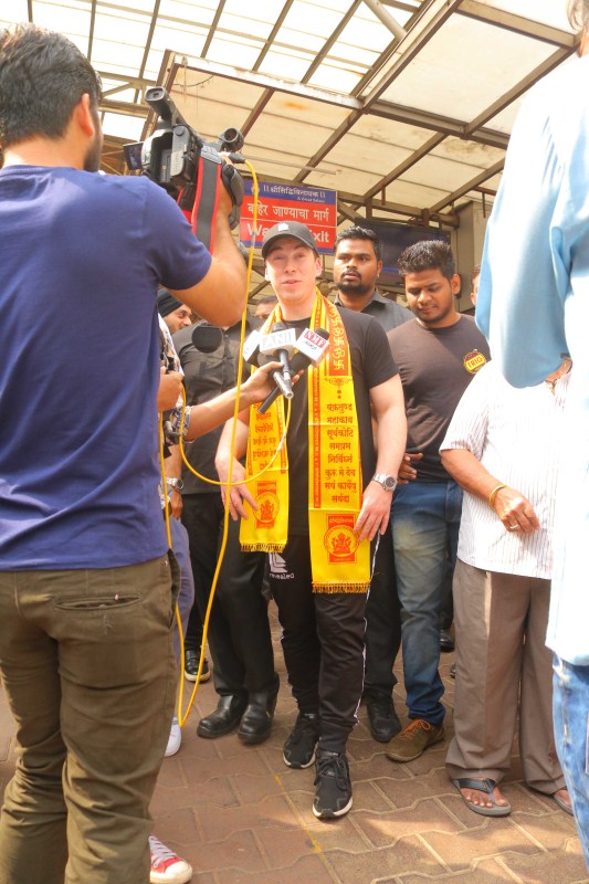 DJ Hardwell who was recently in Mumbai for his concert, visited the Siddhivinayak Temple. DJ Hardwell,DJ Hardwell at Siddhivinayak temple,Siddhivinayak temple