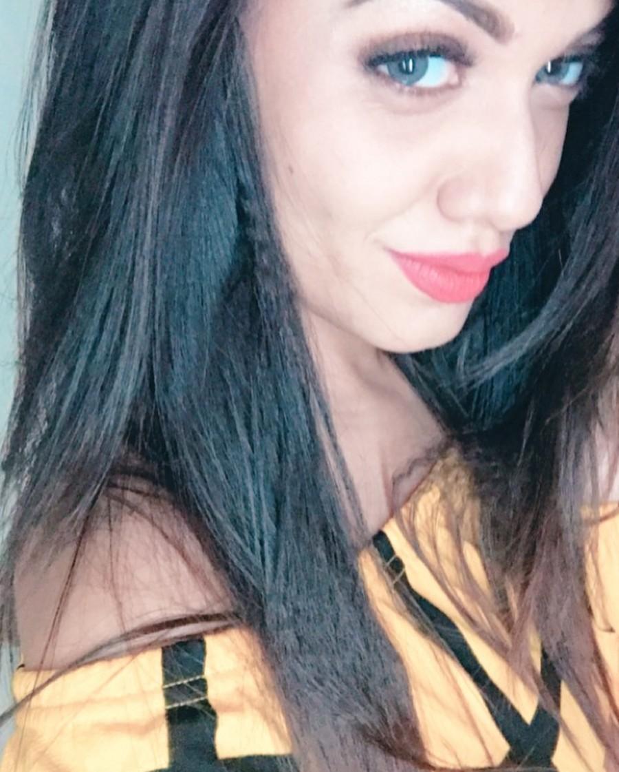 Divya Agarwal's latest Instagram photos. Divya Agarwal,actress Divya Agarwal,Divya Agarwal hot pics,Divya Agarwal hot images,Divya Agarwal hot stills,Divya Agarwal hot pictures,Divya Agarwal hot photos