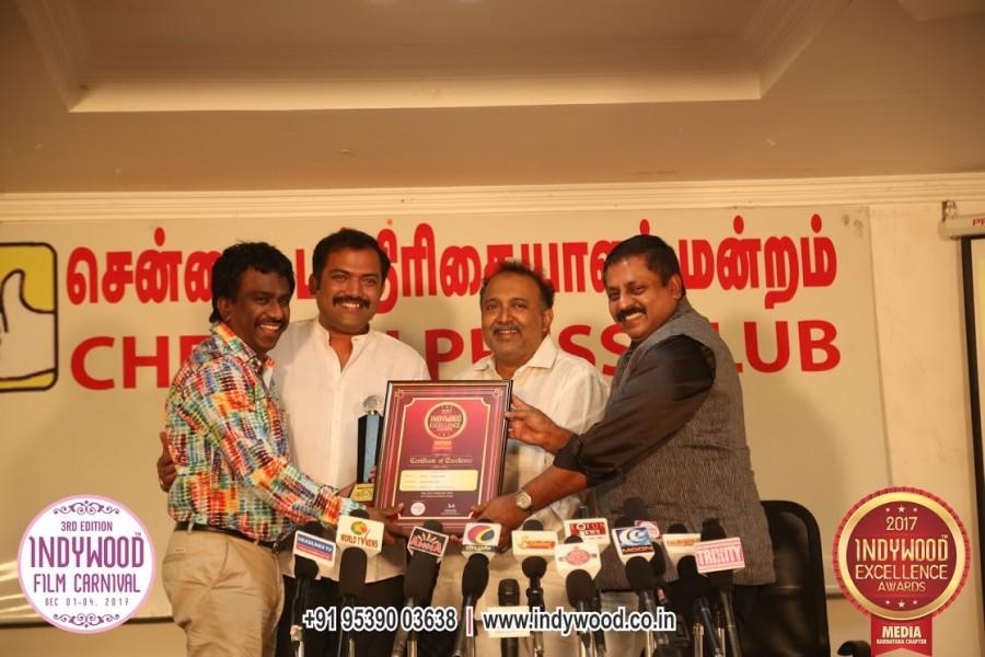 Nikil Murugan receives Indywood Media Excellence Awards - Chennai 2017. Indywood Media Excellence Awards,Indywood Media Excellence Awards 2017,Indywood awards,Indywood awards 2017