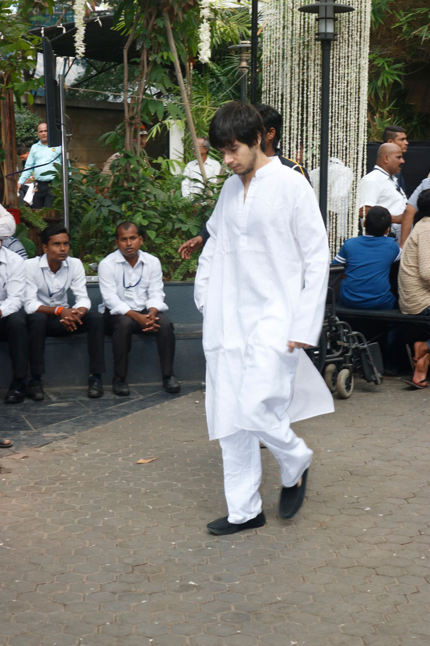 Vivaan Shah spotted at Shashi Kapoor's Prayer meet at Prithvi Theatre in Mumbai on December 7, 2017. Randhir Kapoor,Chunky Pandey,Karisma,Nandita Das,Rakesh Roshan,Shashi Kapoor prayer meet,celebs at Shashi Kapoor prayer meet,Shashi Kapoor prayer meet pics,Shashi Kapoor prayer meet images,Shashi Kapoor prayer meet stills,Shashi Kapoor prayer meet picture