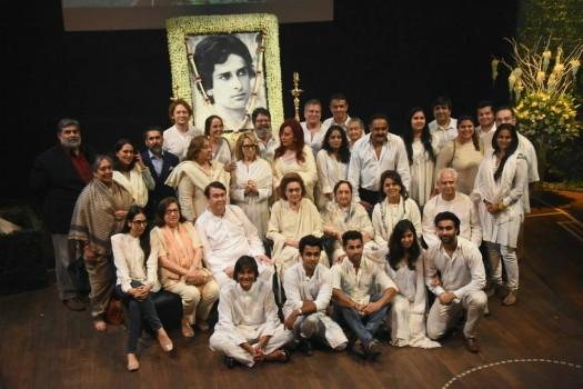 The Bollywood industry, which was shocked by the demise of legendary actor Shashi Kapoor, on Thursday held a prayer meet to pay him tributes. Guest paid their respects by lighting candles around a picture of Shashi Kapoor, who had died on Monday following long-standing ailments, and playing a montage of his popular film scenes on a screen.