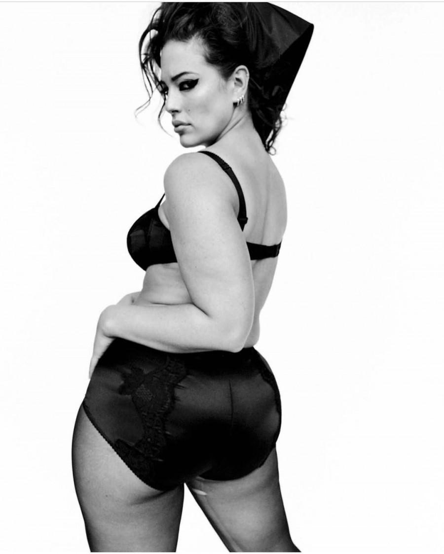 Ashley Graham's Lingerie Shoot is setting the internet on fire -  Photos,Images,Gallery - 79034