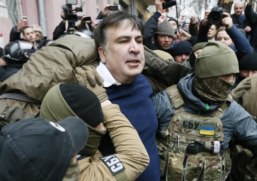Georgian former President Mikheil Saakashvili is detained by officers of the Security Service of Ukraine, conducting a search of his apartment, in Kiev, Ukraine December 5, 2017. Ukrainian supporters,Georgian President Mikheil Saakashvili,Mikheil Saakashvili