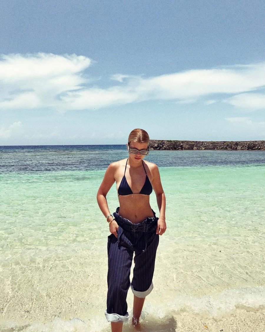 Sofia Richie reveals her impressive abs. Sofia Richie,model Sofia Richie,Sofia Richie in bikini,Sofia Richie bikini,Sofia Richie bikini pics,Sofia Richie bikini images,Sofia Richie bikini stills,Sofia Richie hot pics,Sofia Richie hot images,Sofia Richie hot stills,Sofia Richie hot pictures