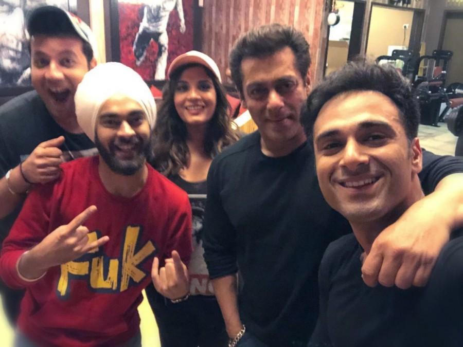 The sequel to 2013's Fukrey, 'Fukrey Returns' has garnered a thunderous opening at the box office raking in a whopping 8.10 crores on day 1. The film is expected to continue its dream run owing to the outstanding word of mouth. Fukrey Returns is co-produced by Farhan Akhtar and Ritesh Sidhwani under the banner of Excel Entertainment and directed by Mrighdeep Singh Lamba, the film has released worldwide and has been taking the audience on a fun ride. Salman Khan,Tiger Zinda Hai,Tu Mera Bhai Nahi Hai,Bigg Boss 11,Varun Sharma,Pulkit Samrat,Richa Chadha