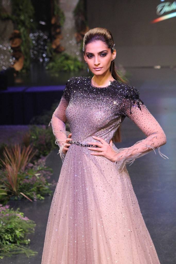 Actress Sonam Kapoor at Blenders Pride Fashion Tour 2017. Sonam Kapoor,actress Sonam Kapoor,Sonam Kapoor at Blenders Pride Fashion Tour 2017,Blenders Pride Fashion Tour 2017,Blenders Pride Fashion Tour