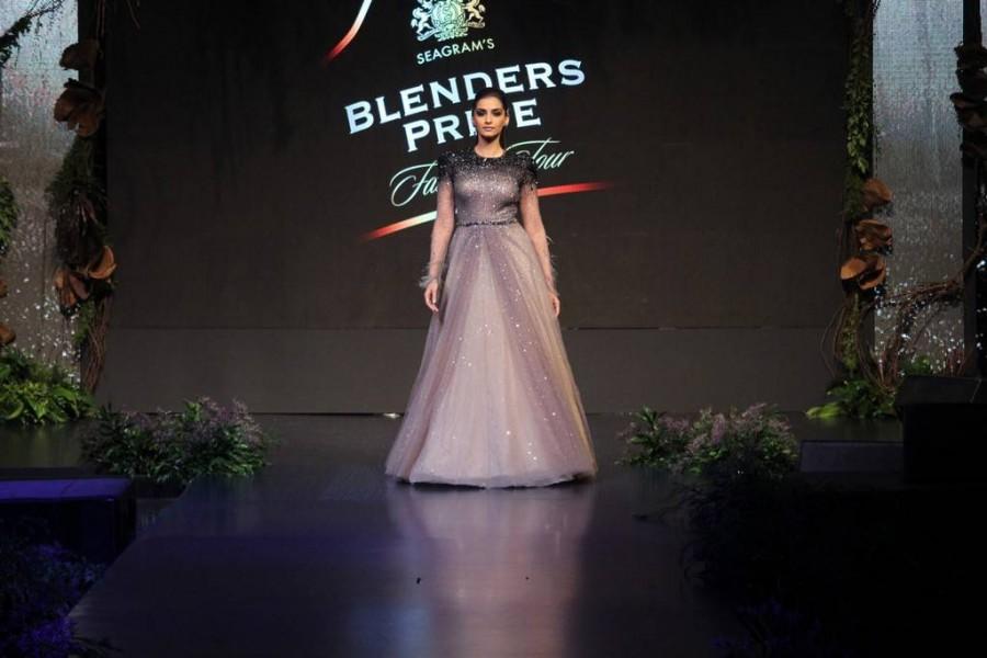 Bollywood Actress Sonam Kapoor spotted at Blenders Pride Fashion Tour 2017. Sonam Kapoor,actress Sonam Kapoor,Sonam Kapoor at Blenders Pride Fashion Tour 2017,Blenders Pride Fashion Tour 2017,Blenders Pride Fashion Tour