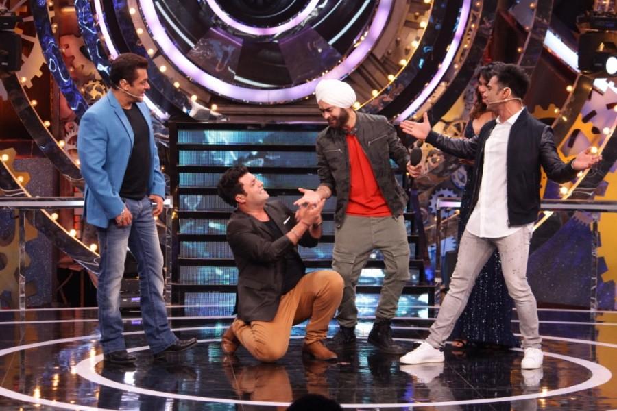 Choocha aka Varun Sharma continued his Jugaad as he predicted that Bigg Boss will be successful as long as Salman Khan hosts the show. Also, his prediction says that he will continue to host all the forthcoming seasons of Bigg Boss 11. Salman Khan,Fukras,Fukrey Returns,Varun Sharma,Pulkit Samrat,Richa Chadha,Manjot Singh,Bigg Boss 11