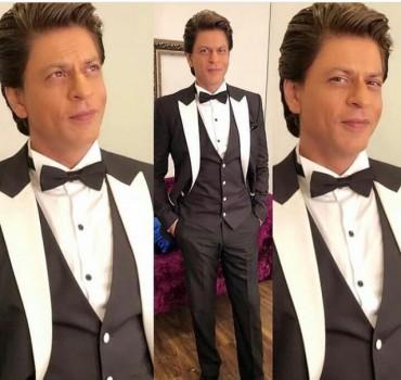 Bollywood actor Shah Rukh Khan looks handsome as he graces the Lux Golden Rose Awards 2017 red carpet.