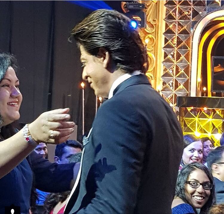 Shah Rukh Khan at Lux Golden Rose Awards 2017. Shah Rukh Khan,handsome Shah Rukh Khan,handsome SRK,SRK,Lux Golden Rose Awards 2017 red carpet,Lux Golden Rose Awards red carpet,Lux Golden Rose Awards