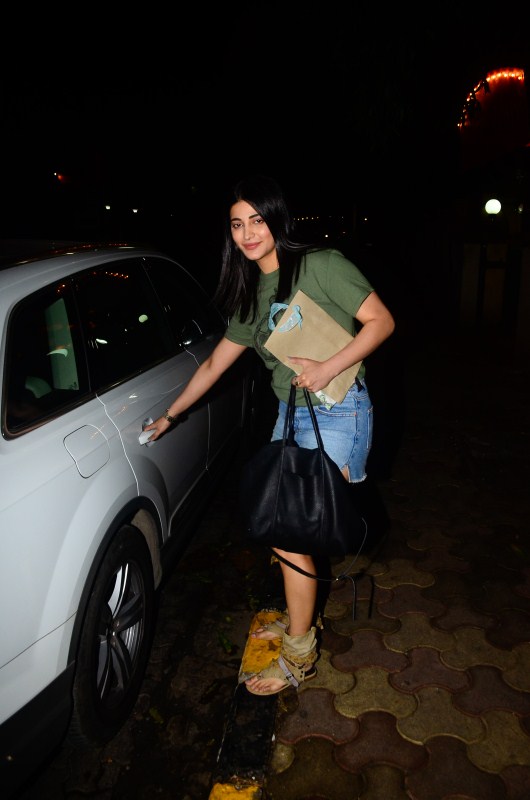 Actress Shruti Haasan spotted at Party Hunters in Bandra. Shruti Haasan,Michael Corsale,Shruti Haasan and Michael Corsale,Shruti Haasan with Michael Corsale,Shruti Haasan boyfriend Michael Corsale