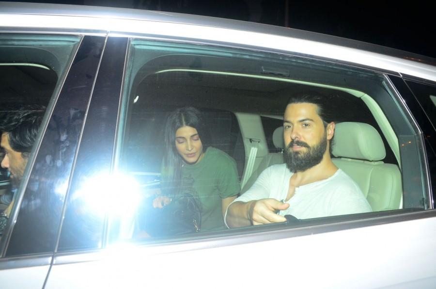 South Indian Actress Shruti Haasan seen with boyfriend Michael Corsale. Shruti Haasan,Michael Corsale,Shruti Haasan and Michael Corsale,Shruti Haasan with Michael Corsale,Shruti Haasan boyfriend Michael Corsale