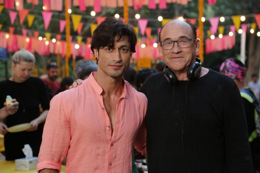 Director Chuck Russel along with the entire crew celebrated the actor's birthday with the surprise party. The actor cut the cake on the sets and the entire crew broke into a mini party. The team also posed for pictures and had a fun time on the sets. Junglee,Junglee team,Vidyut Jammwal,Vidyut Jammwal birthday celebration,Vidyut Jammwal birthday celebration in Thailand,Vidyut Jammwal birthday celebration pics,Vidyut Jammwal birthday celebration images,Vidyut Jammwal birthday celebration stills,Vidyut J