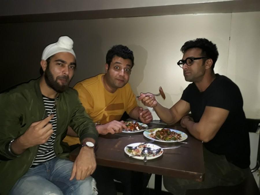 Pulkit Samrat, Varun Sharma, and Manjot Singh were seen gallivanting at the busy streets of Bandra's Pali locality. The Fukrey Boys were also seen hopping venues as they visited another lounge in the locality and were seen in their usual happy go lucky selves. Fukrey Returns,Pulkit Samrat,Varun Sharma,Manjot Singh,Janta Bar