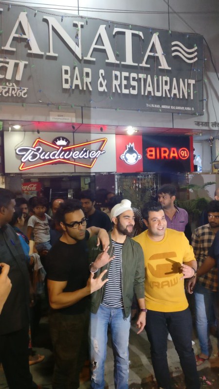 Fukrey Returns is co-produced by Farhan Akhtar and Ritesh Sidhwani under the banner of Excel Entertainment and is directed by Mrighdeep Singh Lamba. The film is enjoying a good theatrical run at the box office. Fukrey Returns,Pulkit Samrat,Varun Sharma,Manjot Singh,Janta Bar