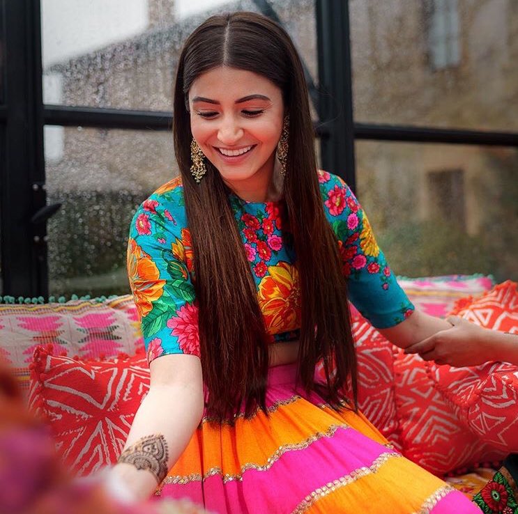 Anushka Sharma glows in Mehendi ceremony with husband Virat Kohli. Anushka Sharma,Virat Kohli,Anushka Sharma Mehendi ceremony,Anushka Sharma Mehendi ceremony pics,Anushka Sharma Mehendi ceremony images,Anushka Sharma Mehendi ceremony stills,Anushka Sharma Mehendi ceremony pictures,Anushka Sharma Mehendi ceremony photos