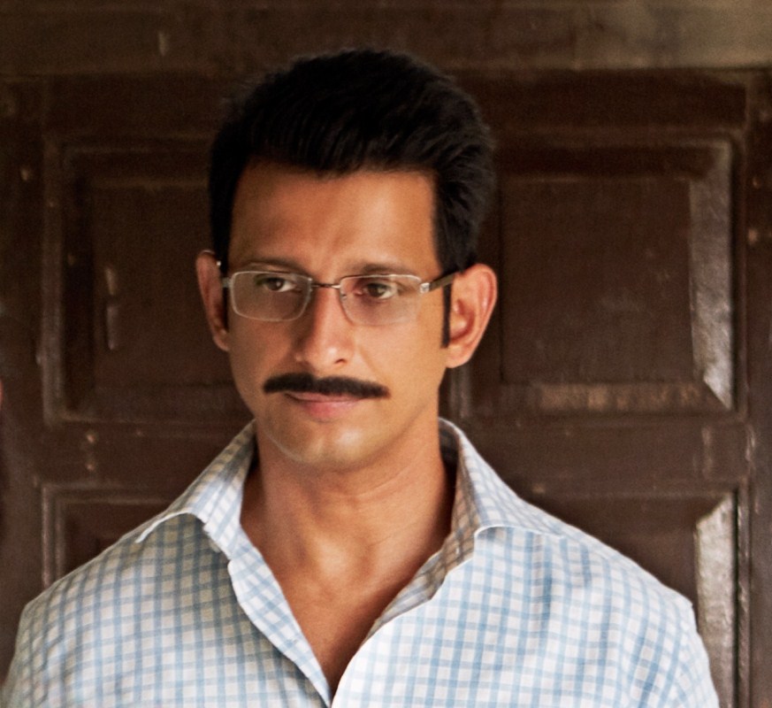 Excel Media and Entertainment's upcoming flick titled '3 Storeys' marks the first outing of Sharman Joshi and Excel. The thriller film will depict Sharman Joshi in a never seen before avatar. Dressed in formals and sporting a moustache with spectacles, the actor dons a distinct look. Set in the chawls of Mumbai, the thriller film showcases the unseen side of Sharman Joshi. '3 Storeys' stars an ensemble cast of Renuka Shahane, Pulkit Samrat, Masumeh, Sharman Joshi and Richa Chadha. 3 Storeys,Sharman Joshi,Excel Entertainment,Sharman Joshi and Excel,Renuka Shahane,Pulkit Samrat,Masumeh,Sharman Joshi,Richa Chadha