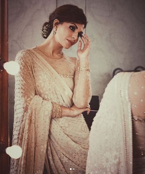 The sheer fabric of this Tarun Tahlani’s creation adds right amount of allure to her look. She even posted the picture on her social media handle with the caption, “It doesn’t get sexier than a saree for me” Judwaa 2,Judwaa 2 actress Jacqueline Fernandez,Jacqueline Fernandez,Jacqueline Fernandez in saree,Jacqueline Fernandez hot pics,Jacqueline Fernandez hot images,Jacqueline Fernandez hot stills,Jacqueline Fernandez hot pictures,Jacqueline Fernandez hot phot