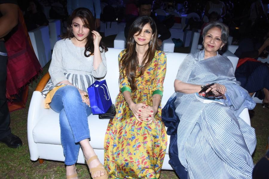 Saba Ali Khan, Sharmila Tagore at Book Launch. Kareena Kapoor,Kareena Kapoor Khan,Saif Ali Khan,Soha Ali Khan book launch,Soha Ali Khan book launch event,Kareena Kapoor hot pics,Kareena Kapoor hot images,Kareena Kapoor hot stills,Kareena Kapoor hot pictures